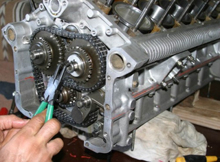 Illustration for article titled Lamborghini Diablo: Supercar Teardown